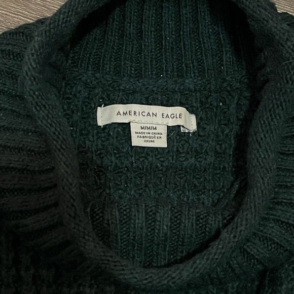 Super cute forest green American Eagle sweater - Picture 2 of 2